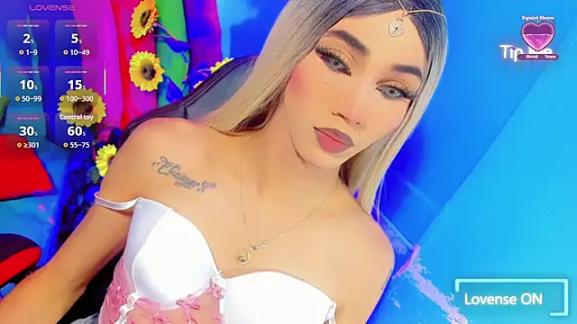 Snapshot of emelly_horny_ chatting on 09.11.25 emelly horny online show from 09.11.25