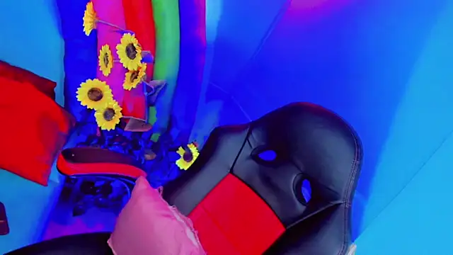 Snapshot of emelly_horny_ chatting on 09.13.25 emelly horny online show from 09.13.25