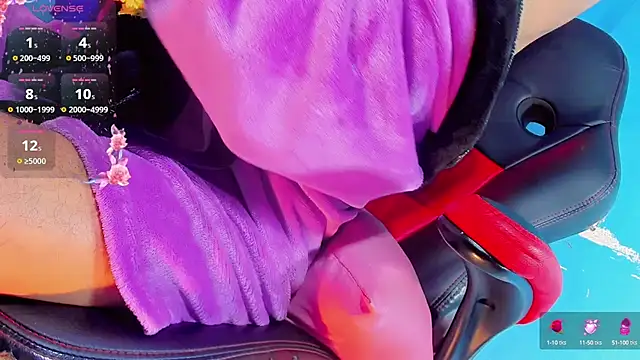 Snapshot of emelly_horny_ chatting on 09.20.25 emelly horny online show from 09.20.25