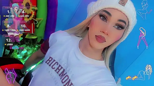 Snapshot of emelly_horny_ chatting on 09.22.25 emelly horny online show from 09.22.25