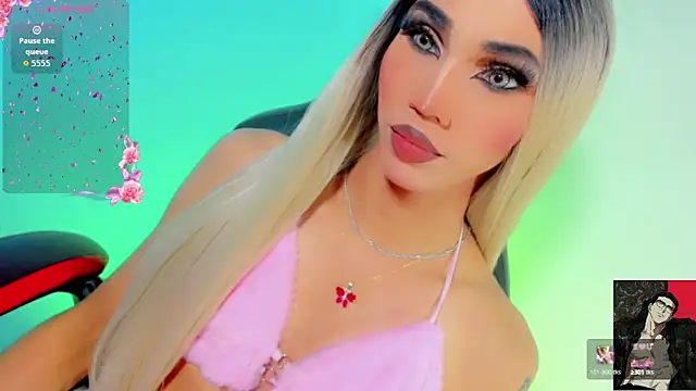 Snapshot of emelly_horny_ chatting on 09.29.25 emelly horny online show from 09.29.25