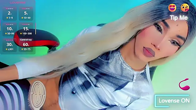 Snapshot of emelly_horny_ chatting on 10.04.25 emelly horny online show from 10.04.25