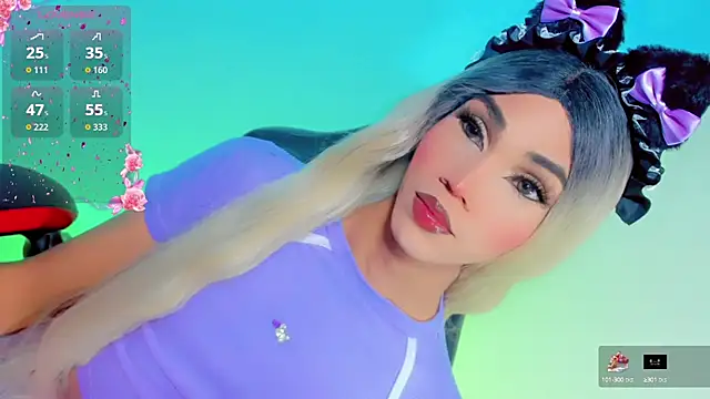 Snapshot of emelly_horny_ chatting on 10.08.25 emelly horny online show from 10.08.25