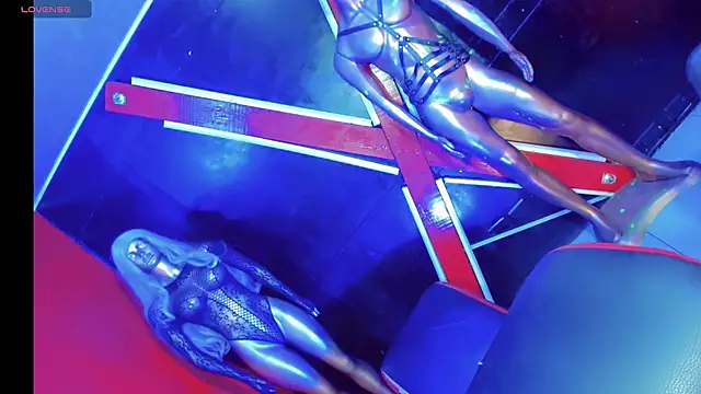 Snapshot of emelly_horny_ chatting on 11.05.25 emelly horny online show from 11.05.25