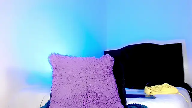 Snapshot of emelly_horny_ chatting on 11.29.25 emelly horny online show from 11.29.25