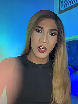 Snapshot of emelly_horny_ chatting on 12.15.25 emelly horny online show from 12.15.25