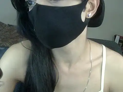 Snapshot of YourCDBitch chatting on 10.04.25 YourCDBitch online show from 10.04.25