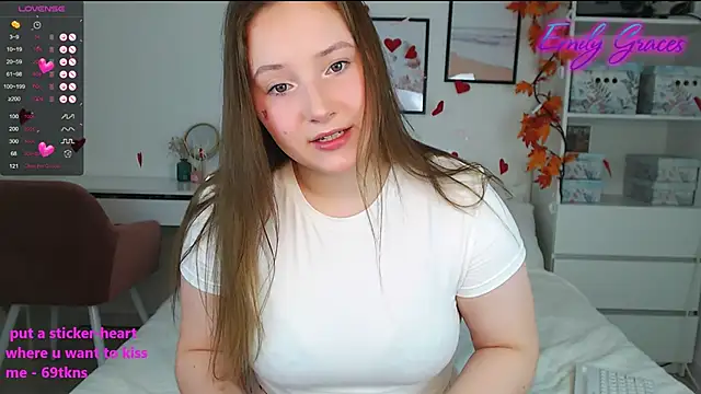 EmilyxxGraces online show from 02.15.25