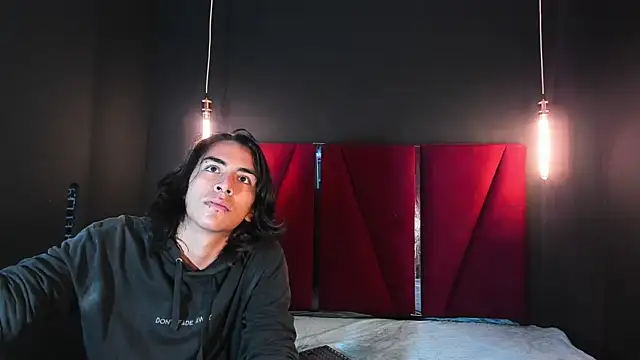 ParanoidTemptaion  online show from 02.25.25