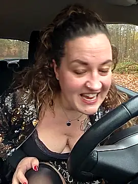 Snapshot of justtess chatting on 11.14.25 justtess online show from 11.14.25