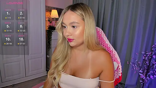 Snapshot of _Loneve__ chatting on 10.03.25  Loneve   online show from 10.03.25