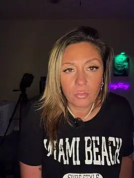 bossyroxy84 online show from 11.30.25