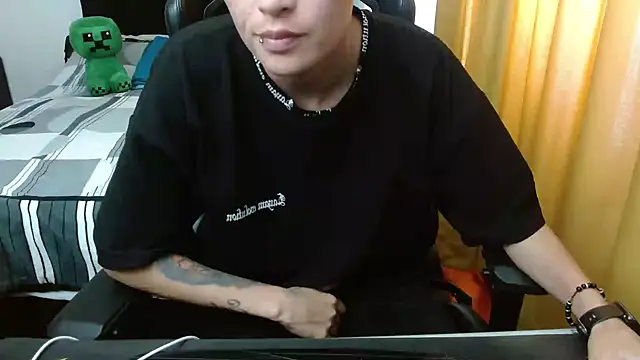 Snapshot of duo_peludoo chatting on 04.22.26 duo peludoo online show from 04.22.26