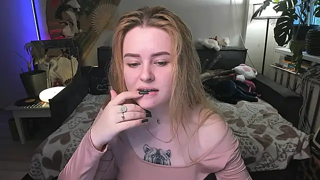 Alexa Pirs online show from 04.23.26