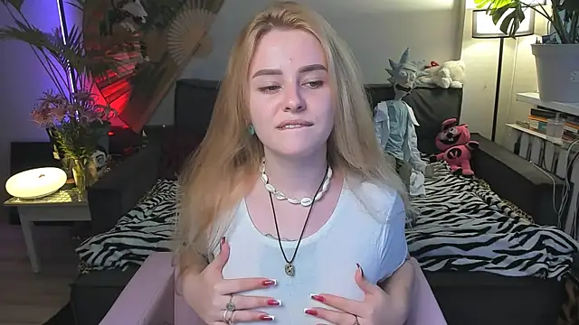 Snapshot of Alexa_Pirs chatting on 07.18.26 Alexa Pirs online show from 07.18.26