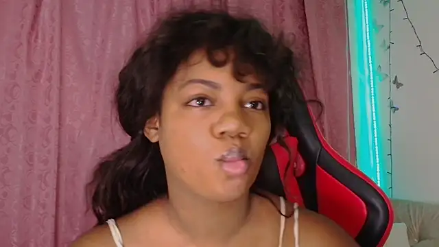 Daphnewalker   online show from 12.16.25