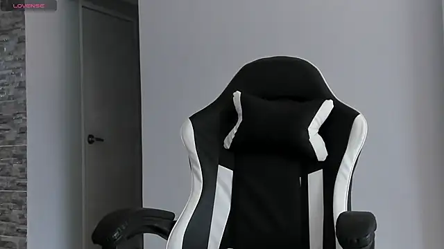 Snapshot of salvatore_montt chatting on 02.17.25 salvatore montt online show from 02.17.25