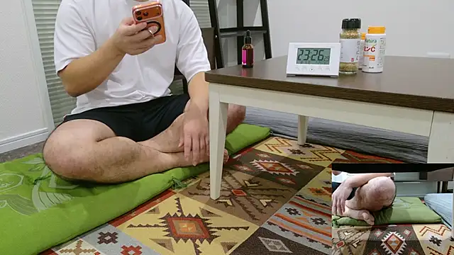 Snapshot of YARASERO-kun chatting on 10.05.25 YARASERO-kun online show from 10.05.25