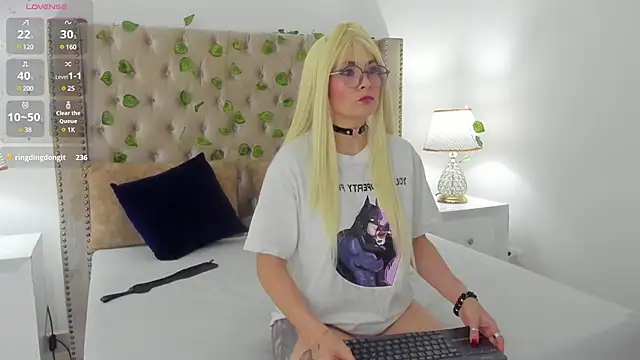 Snapshot of CandieGilson__ chatting on 02.17.25 CandieGilson online show from 02.17.25