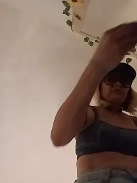 Snapshot of CandieGilson__ chatting on 09.27.25 CandieGilson online show from 09.27.25