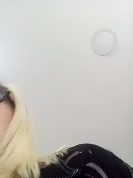 Snapshot of CandieGilson__ chatting on 10.10.25 CandieGilson online show from 10.10.25