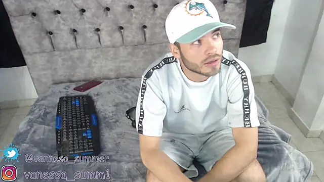 Snapshot of aczino_vel chatting on 02.12.25 aczino vel online show from 02.12.25