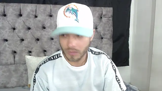 Snapshot of aczino_vel chatting on 02.12.25 aczino vel online show from 02.12.25