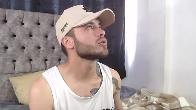 Snapshot of aczino_vel chatting on 02.12.25 aczino vel online show from 02.12.25