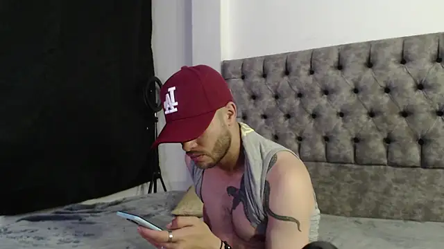 Snapshot of aczino_vel chatting on 02.16.25 aczino vel online show from 02.16.25