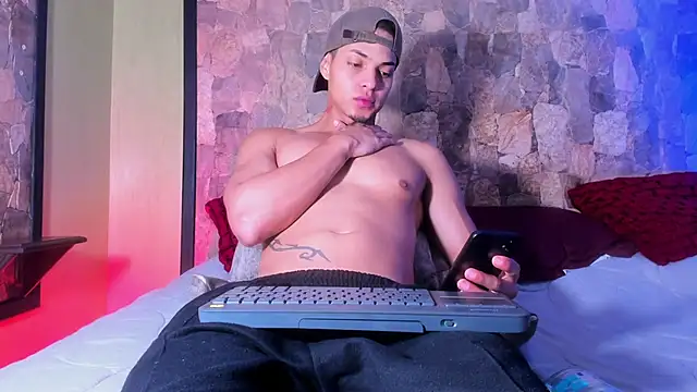 Snapshot of RyanGreys chatting on 02.20.25 RyanGreys online show from 02.20.25