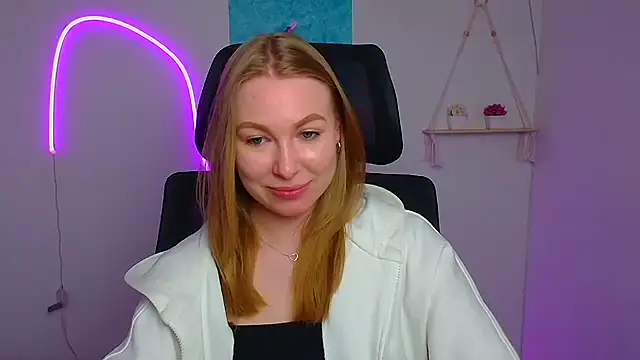 Snapshot of Dana_flowers chatting on 04.18.26 Dana flowers online show from 04.18.26