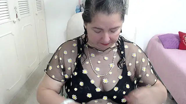 leonela 69 online show from 04.24.26