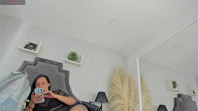 Snapshot of EmiliaRose_ chatting on 04.22.26 EmiliaRose online show from 04.22.26