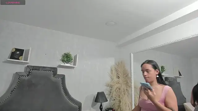 Snapshot of EmiliaRose_ chatting on 05.08.26 EmiliaRose online show from 05.08.26