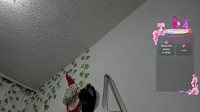 Snapshot of EmiliaRose_ chatting on 05.30.26 EmiliaRose online show from 05.30.26