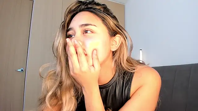 Snapshot of Hornyholly__ chatting on 01.10.26 Hornyholly online show from 01.10.26