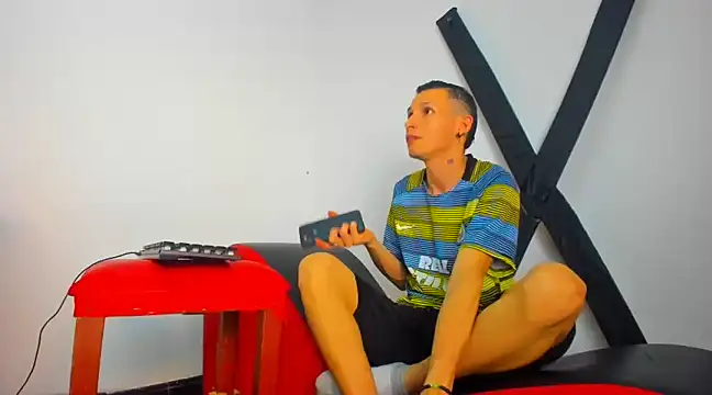 Snapshot of Isak_Millan chatting on 02.13.25 Isak Millan online show from 02.13.25