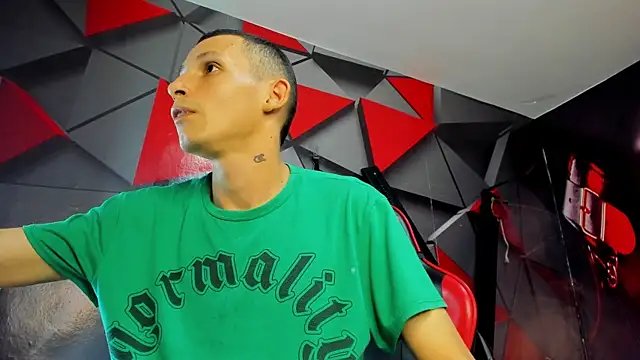 Snapshot of Isak_Millan chatting on 11.09.25 Isak Millan online show from 11.09.25