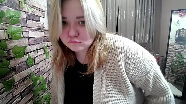 Snapshot of Finna_39 chatting on 02.12.25 Finna 39 online show from 02.12.25