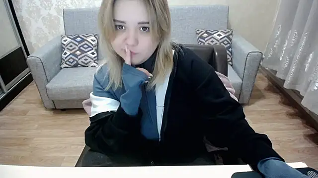 Snapshot of Finna_39 chatting on 09.21.25 Finna 39 online show from 09.21.25