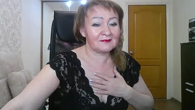Snapshot of Victoria_secrets_ chatting on 02.14.25 Victoria secrets online show from 02.14.25