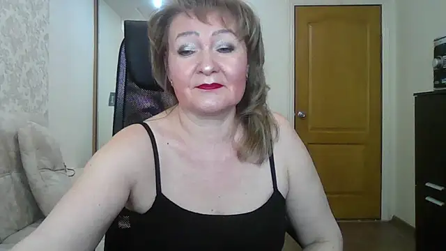 Snapshot of Victoria_secrets_ chatting on 02.20.25 Victoria secrets online show from 02.20.25
