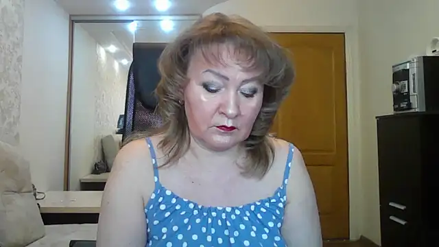 Snapshot of Victoria_secrets_ chatting on 02.21.25 Victoria secrets online show from 02.21.25