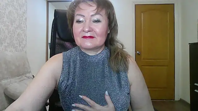 Snapshot of Victoria_secrets_ chatting on 02.28.25 Victoria secrets online show from 02.28.25