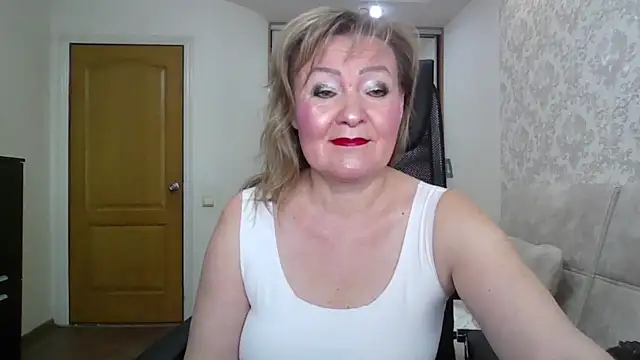 Snapshot of Victoria_secrets_ chatting on 10.05.25 Victoria secrets online show from 10.05.25