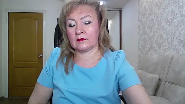 Snapshot of Victoria_secrets_ chatting on 10.08.25 Victoria secrets online show from 10.08.25