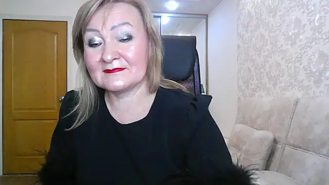 Snapshot of Victoria_secrets_ chatting on 10.13.25 Victoria secrets online show from 10.13.25