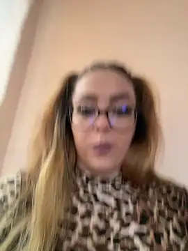 Snapshot of Pussy4564N chatting on 03.15.25 Pussy4564N online show from 03.15.25