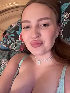 Snapshot of KateLibby chatting on 12.02.25 KateLibby online show from 12.02.25