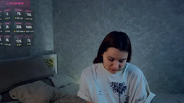 Snapshot of VeronaBlink chatting on 03.13.25 VeronaBlink online show from 03.13.25